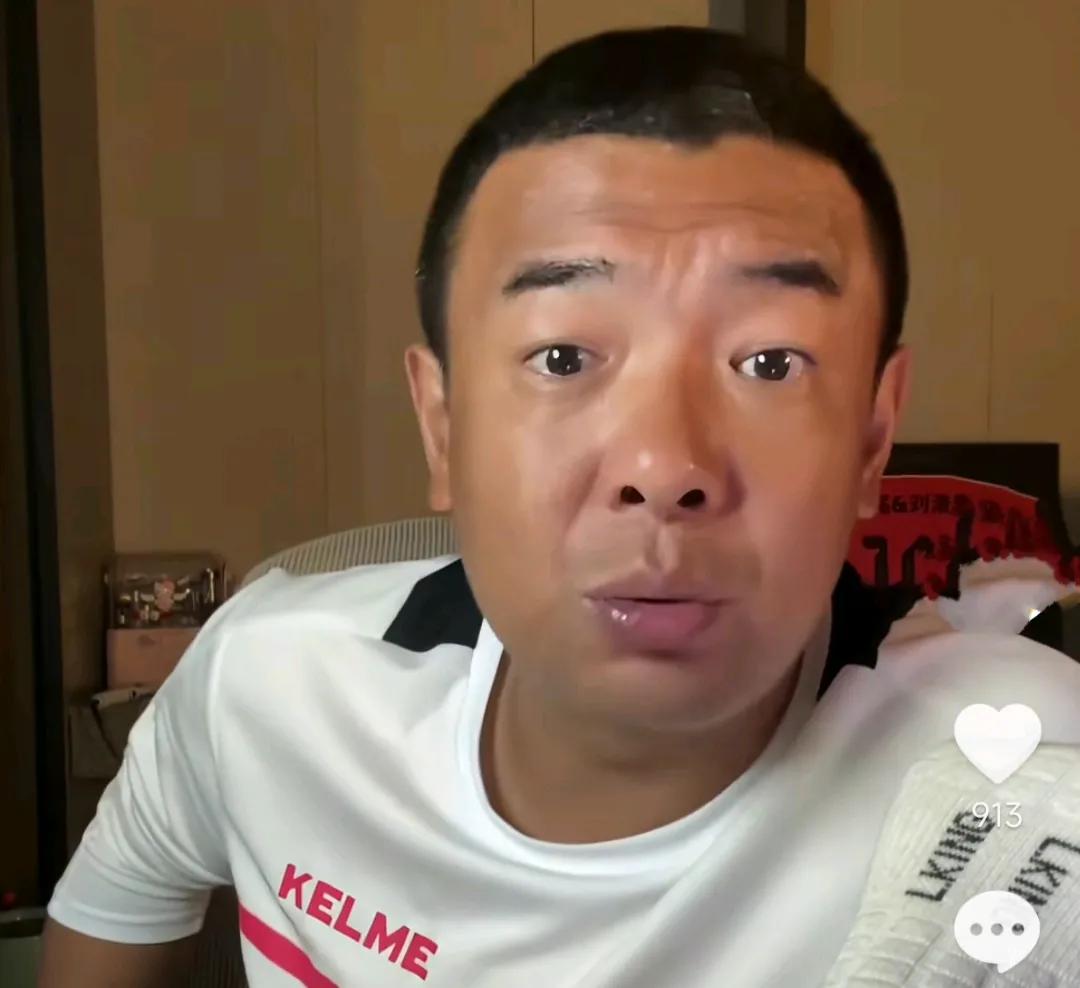 前国脚徐亮在直播间语出惊人。他表示，如果不是因为工作解说的原因，他才不会看国内