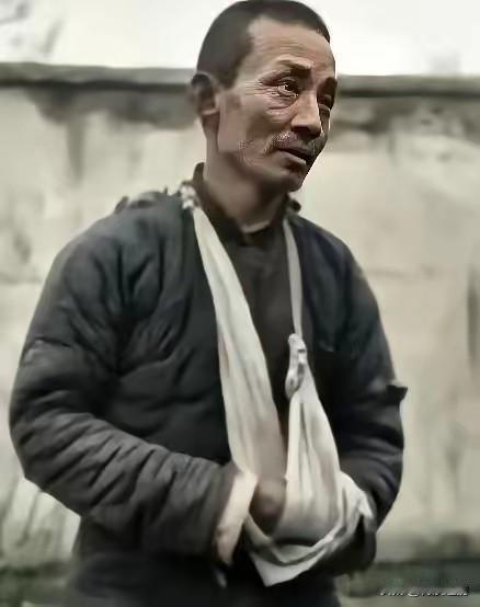 1943年，新四军团长汤景延叛变，打死3名新四军战士后，带着600多人投靠日军，