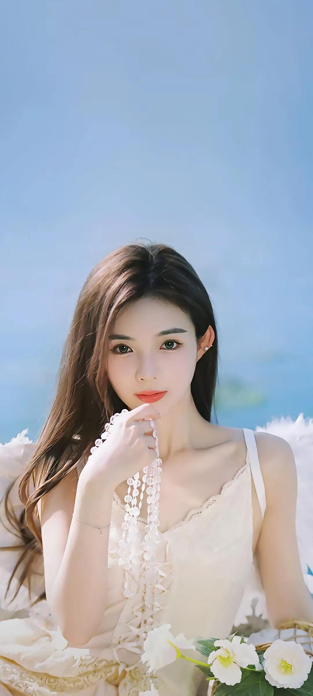 美女壁纸～清透蓝天、慵懒居家、甜酷学院，多种风格切换自如，每一帧都是心动瞬间