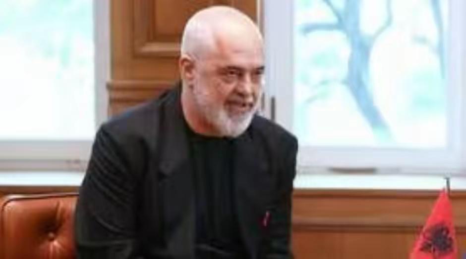 【愚笨欧盟浑浑噩噩，阿总理却独具慧眼】当地时间4月24日，阿尔巴尼亚总理埃迪·