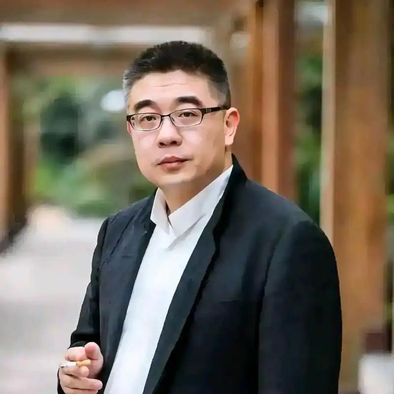 复旦大学钱文忠教授曾说：“我们的社会已经开始面临严重问题，严重到忠诚、守信、孝悌