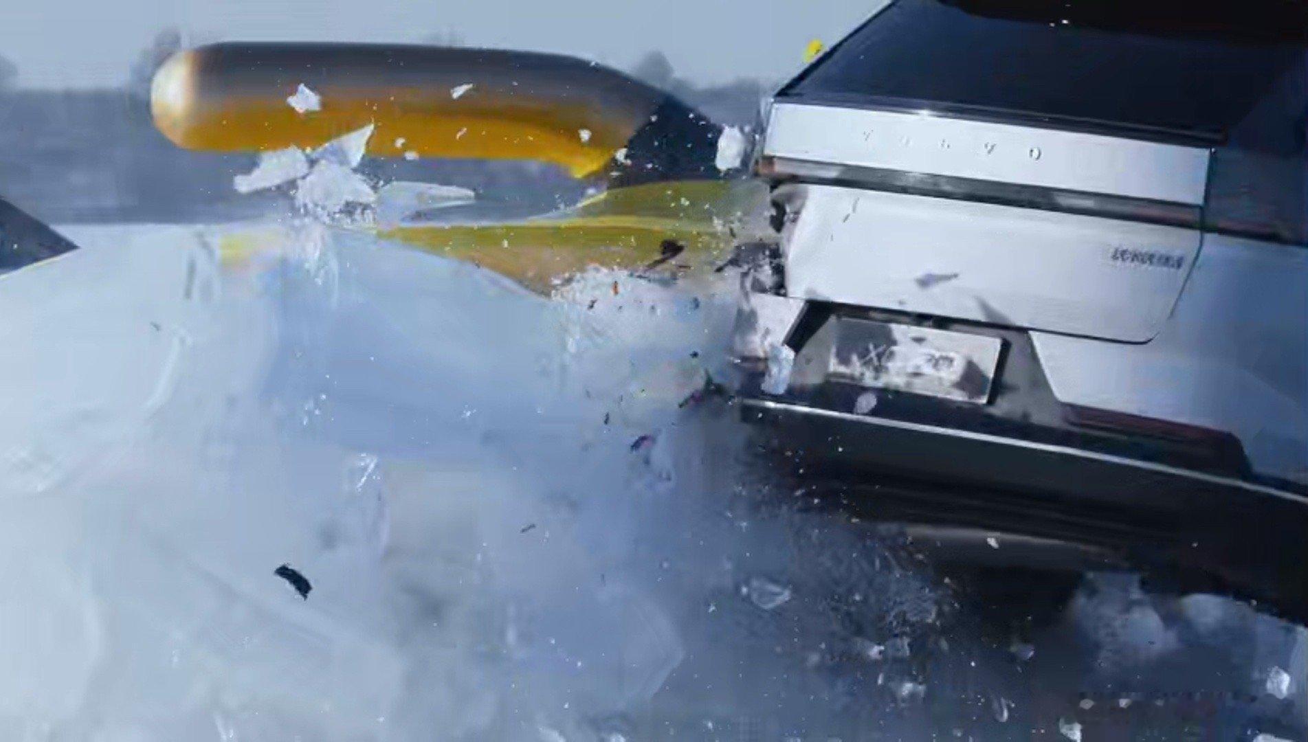 真的有点东西，沃尔沃这次把安全测试玩到极致。-30℃极寒里，5吨实心冰壶全速撞向