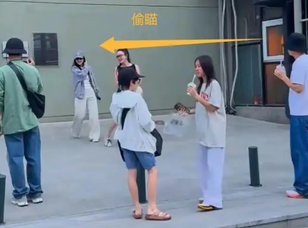 我有预感，贾乃亮要跟李小璐复婚了！不是因为最近两个人经常一块和甜馨过节，也