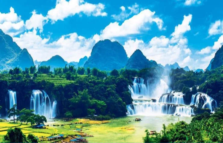 美景跨越国界——广西崇左瀑布群