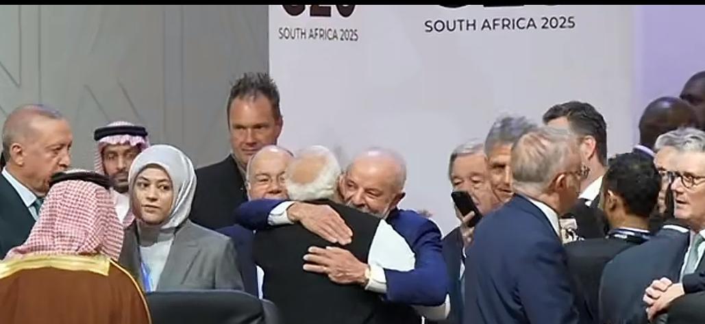 南非约翰内斯堡星光灿烂，除了美国没有派代表来这里，其他国家都有领导人和代表来，印