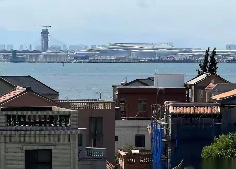 国台办刚宣布，要给金门、马祖通水、通电、通气、通桥。话音刚落，金门县副县长李文