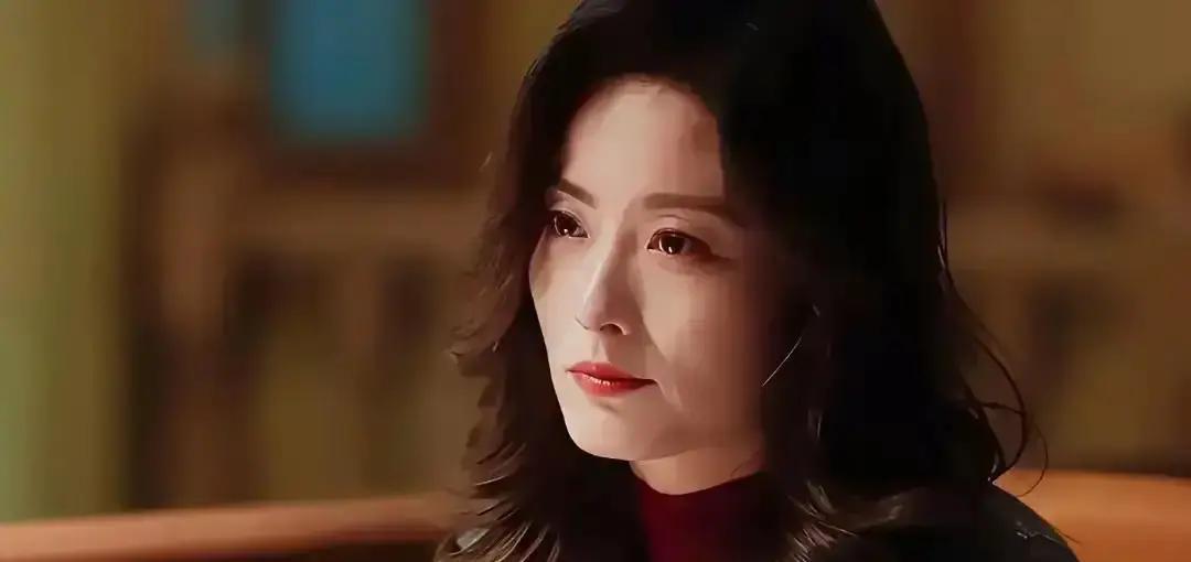 中戏02级最尴尬同框唐嫣新剧热搜，徐百慧名字排在第七。点开前我以为是炒作，