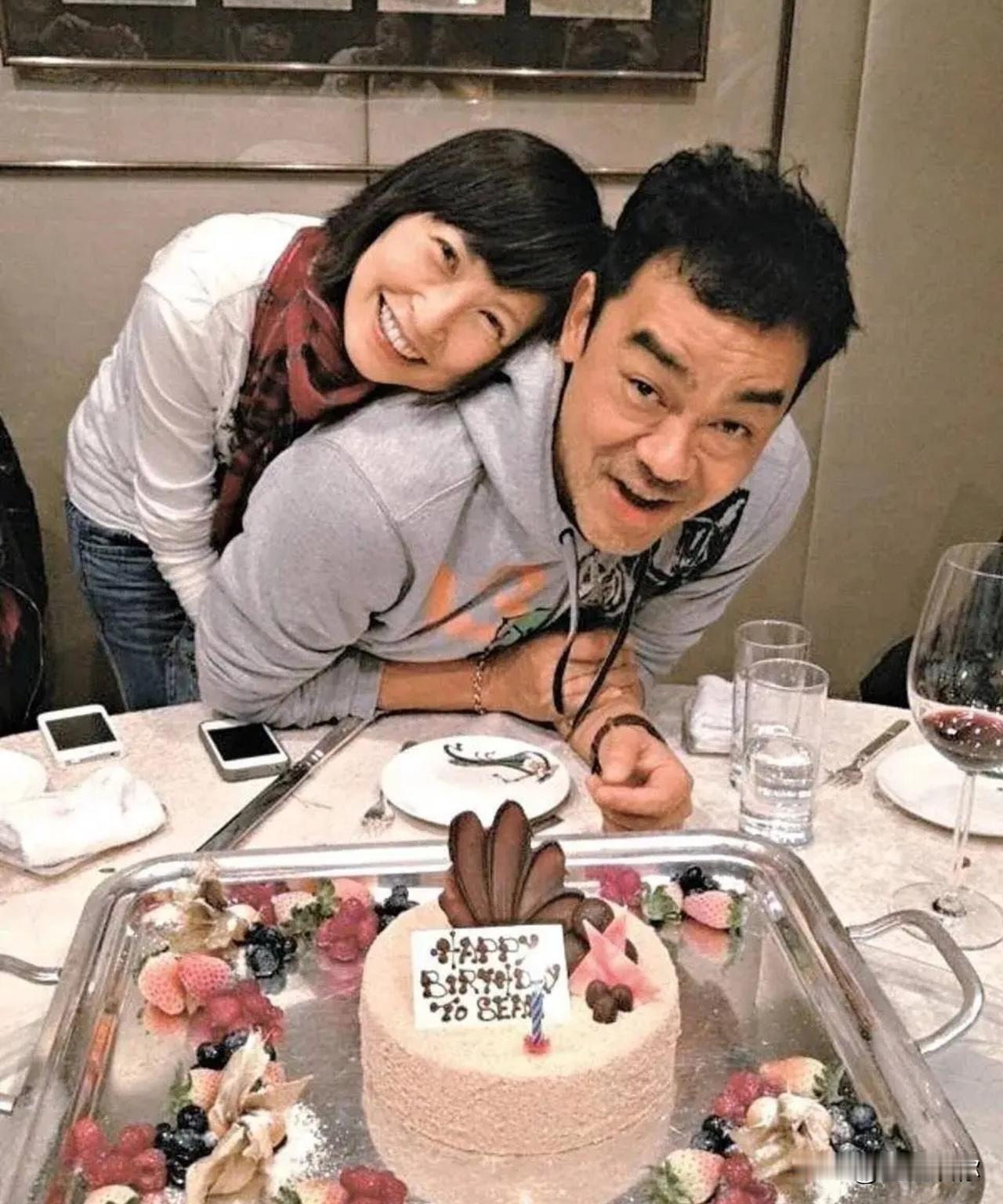 看到刘青云两夫妇的现状我明白了只有丁克的婚姻才真正体现出了婚姻的本质，三观＋经济