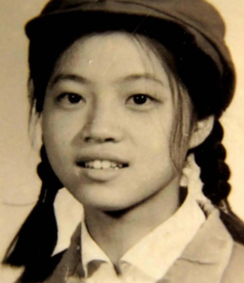 1969年，21岁的女知青廖晓东，嫁给了一贫如洗的老光棍。新婚夜，廖晓东一脸娇羞