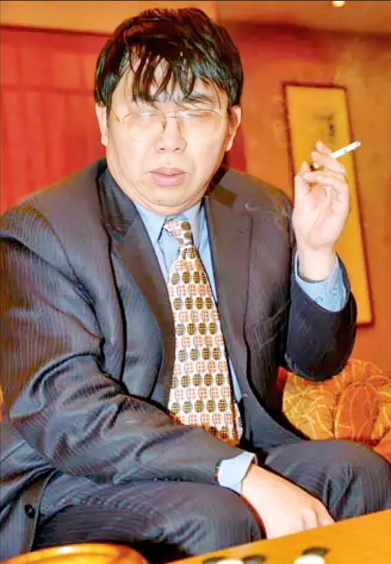 聂卫平不但是棋圣，还是酒圣，他烟不离手，外号四斤哥，曾一口气连续吃掉十三个大闸蟹