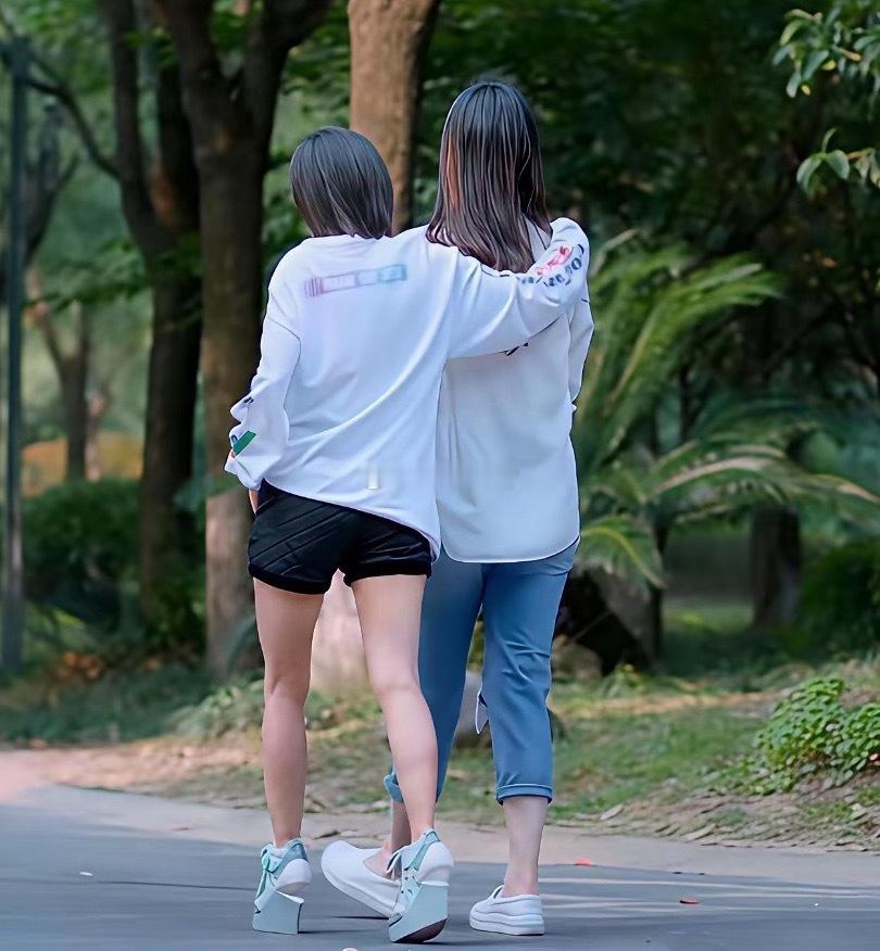 当时看欢乐颂没发现，曲筱绡这鞋这么离谱啊