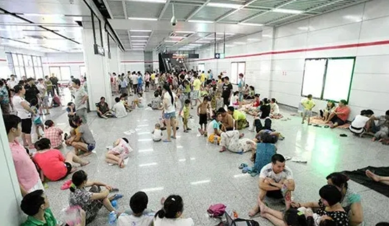 想去商场单纯蹭空调的朋友，本人给你一个忠告。去商场蹭空调，不要带手机和现金，每人