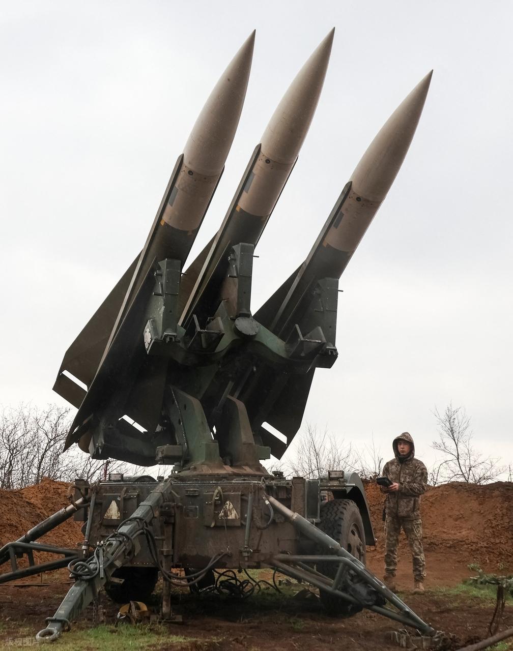 美国要打打仗了！4月24日，据中东媒体透露，美军正在持续向中东调兵，在停火期间