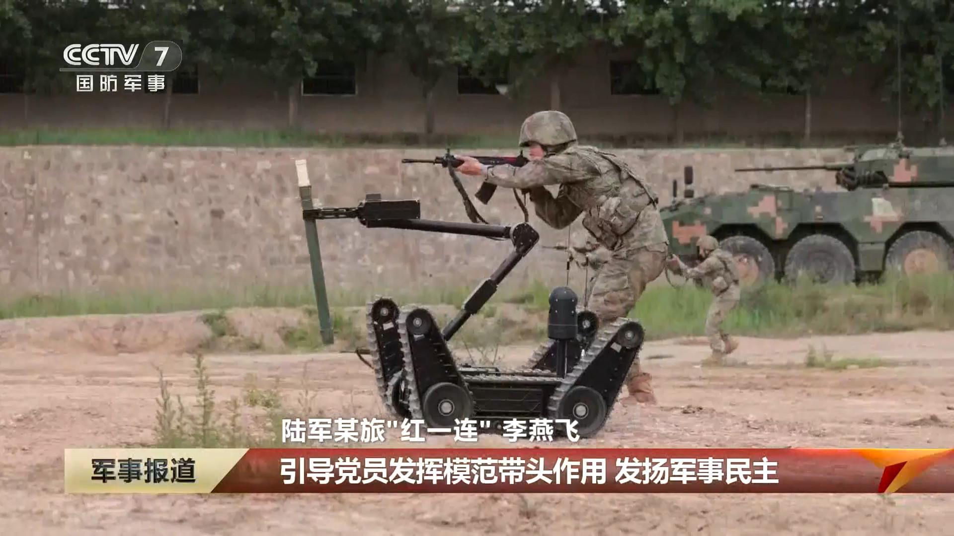 去年，某旅“红一连”全面换装某新型轮式装备。
