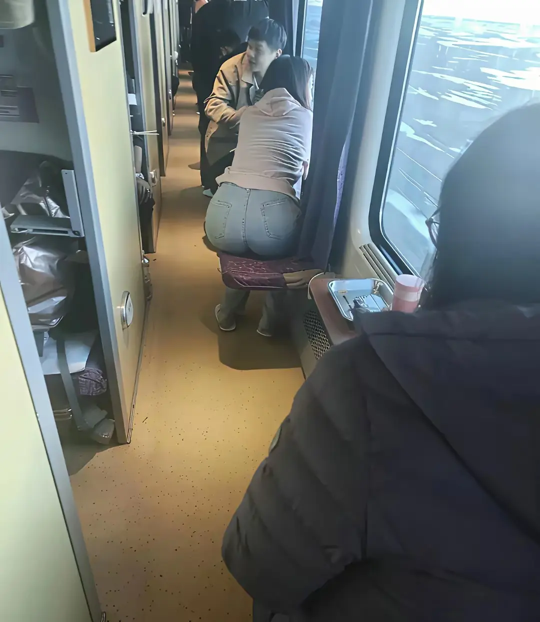 高铁上也有这样的座位吗？为什么我没有坐到过，有没有知道的人说一下这是那里的高铁啊