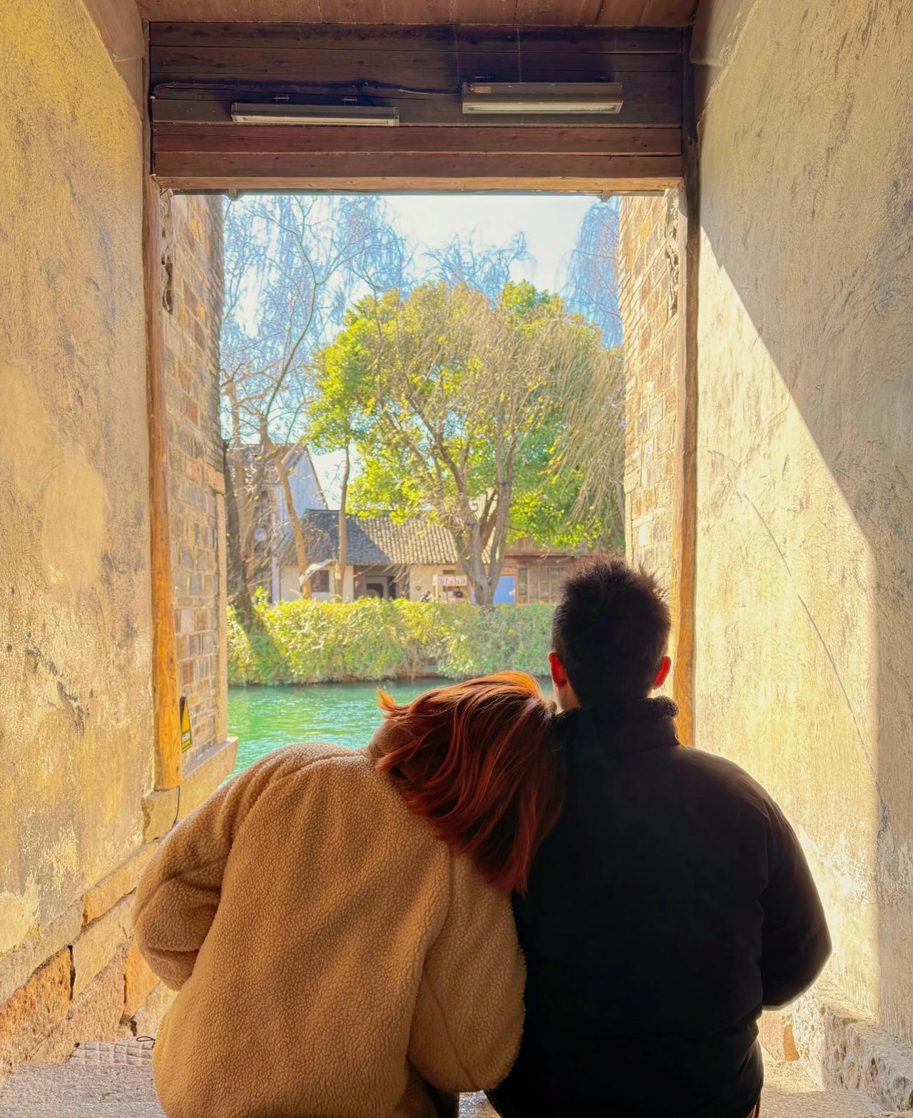 ：）一段妙曼的话：​“千万别教你老婆任何技能。”​你教她开车，她嫌你嗓门大