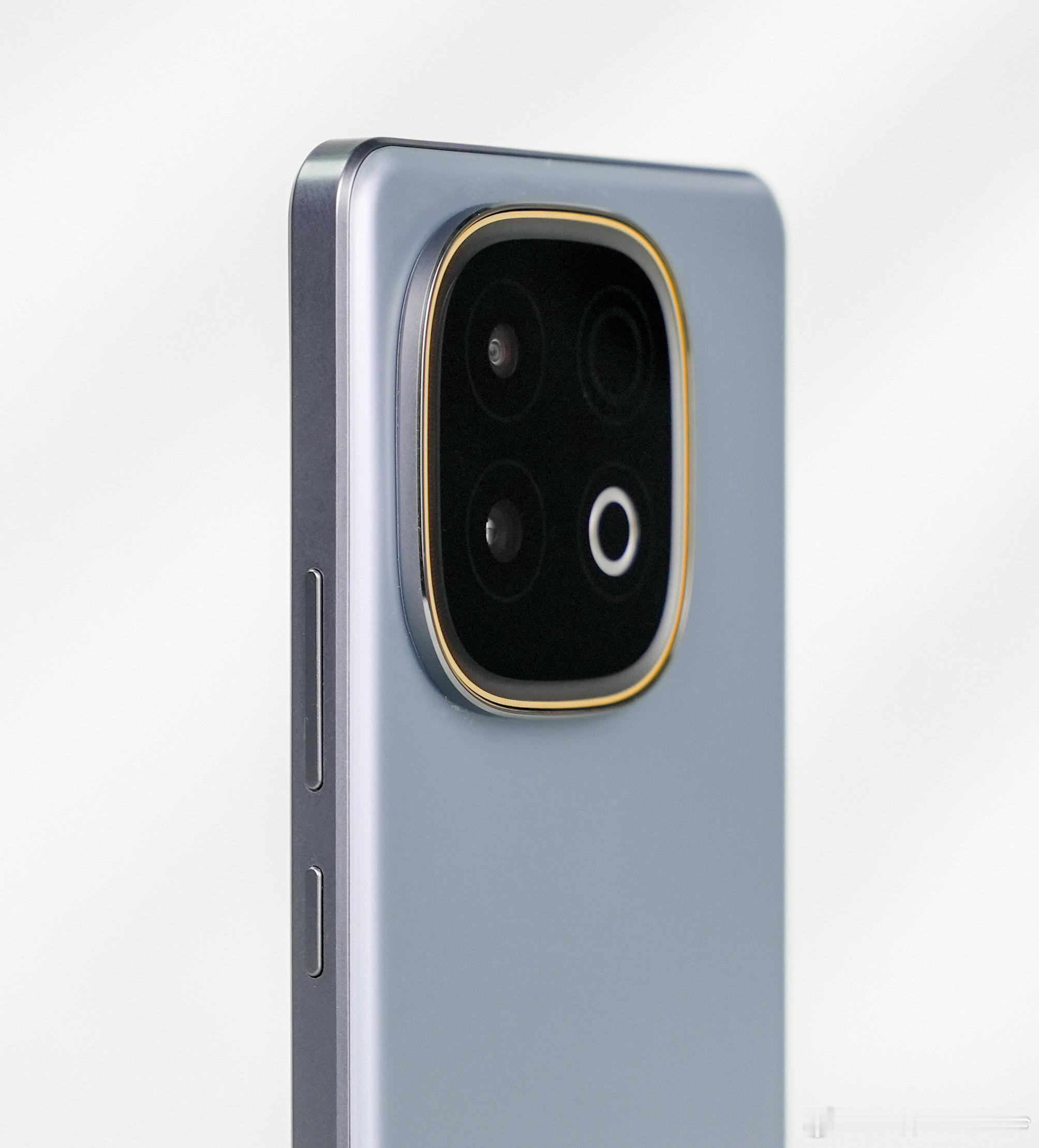 Z10Turbo+的卖点其实很明确，一个是把天玑9400+价格打下来了，一个是