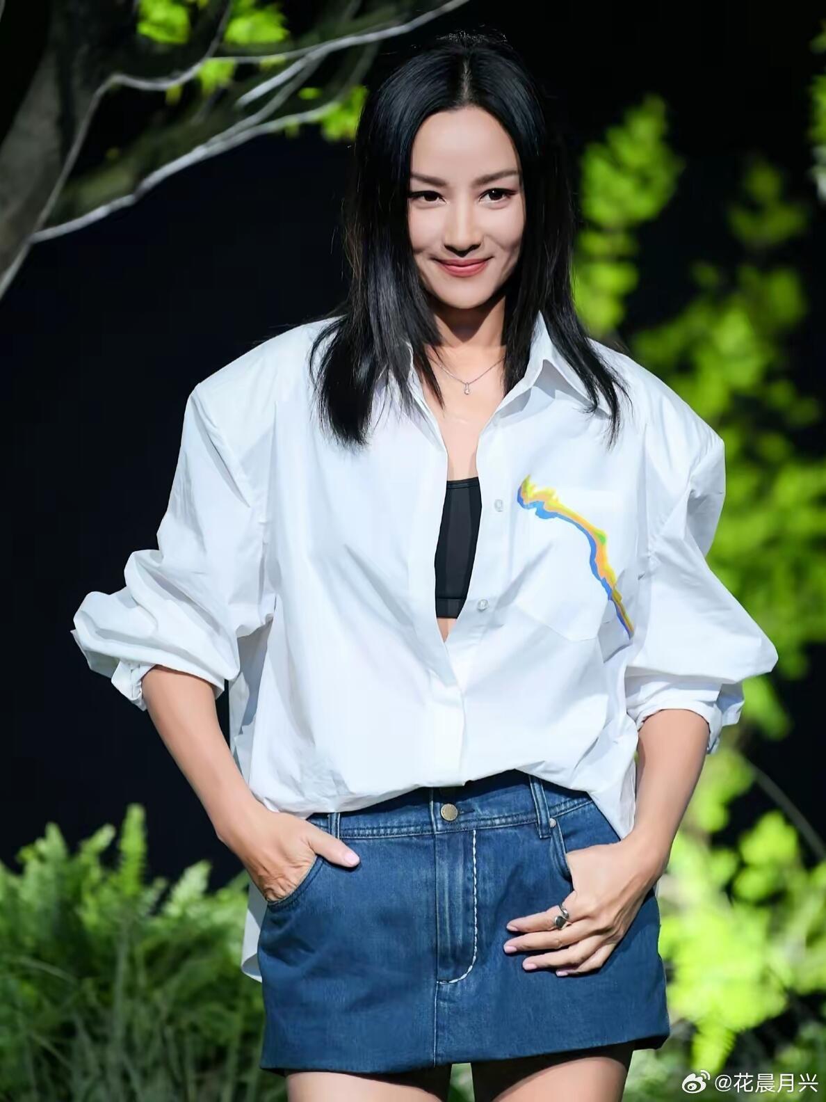 瞿颖这种婚姻模式，你能接受吗？事实上，她被曝光结婚已有多年。直到李静在节目里