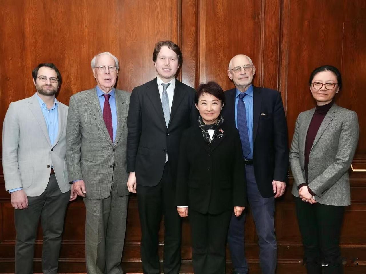 “倚美谋独”？卢秀燕：和平必须建立在实力之上。卢秀燕见了一些老美智库的高