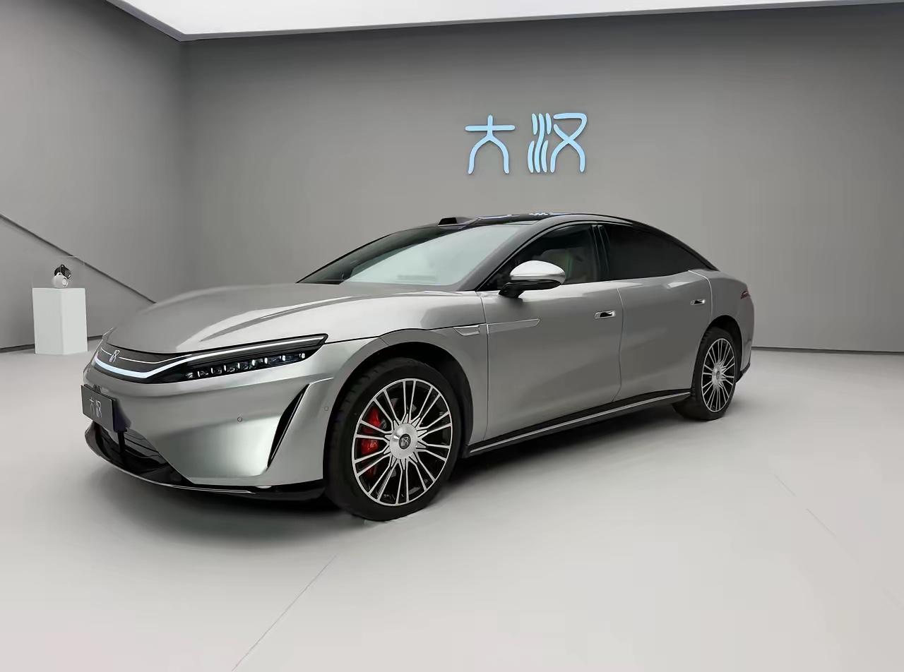 说实话看到这台全新汉的官方标定续航直接冲到1008km的时候，我第一反应是有点不
