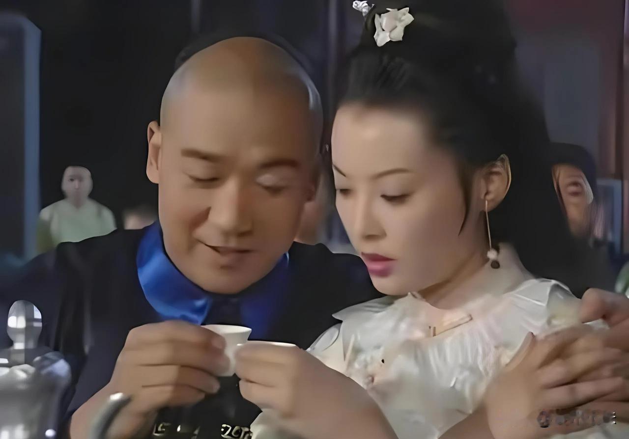清乾隆六年，17岁的纪晓岚迎娶大自己3岁的马月芳，新婚初夜，纪晓岚正准备掀开盖头