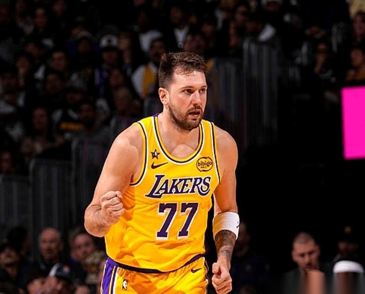 摊牌了，不装了。湖人这回，铁了心要把“防守”这两个字，从战术板上彻底抹掉。连