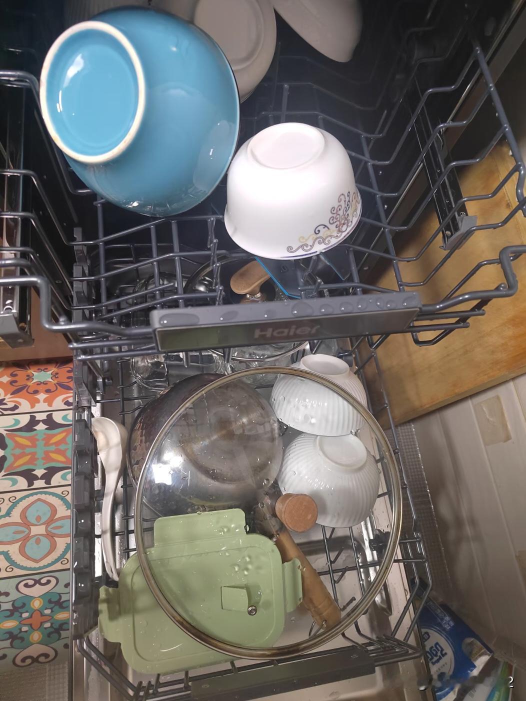 洗碗机第五次使用，沥青味很严重，第一次第二次有味我能理解，但是第五次了，味道更重