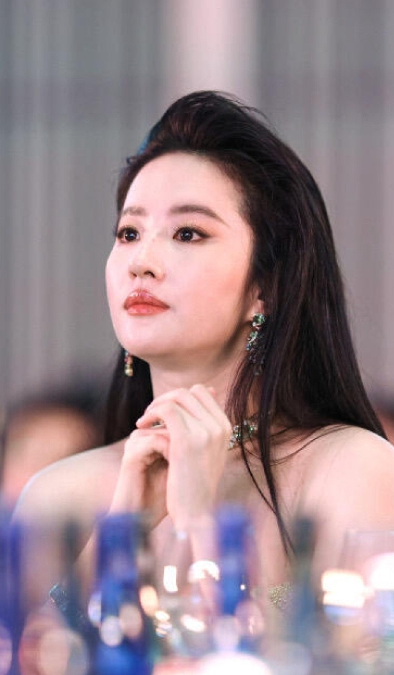 刘亦菲今日白玉兰提名红毯无修生图刘亦菲白玉兰晚宴出图刘亦菲白珍珠​​​