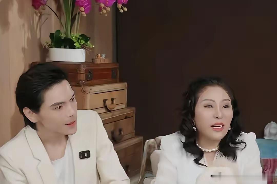 说句不怕得罪人的话，向太一直在强调星爷不知道感恩，其实她忘了一件事，那就是利益是