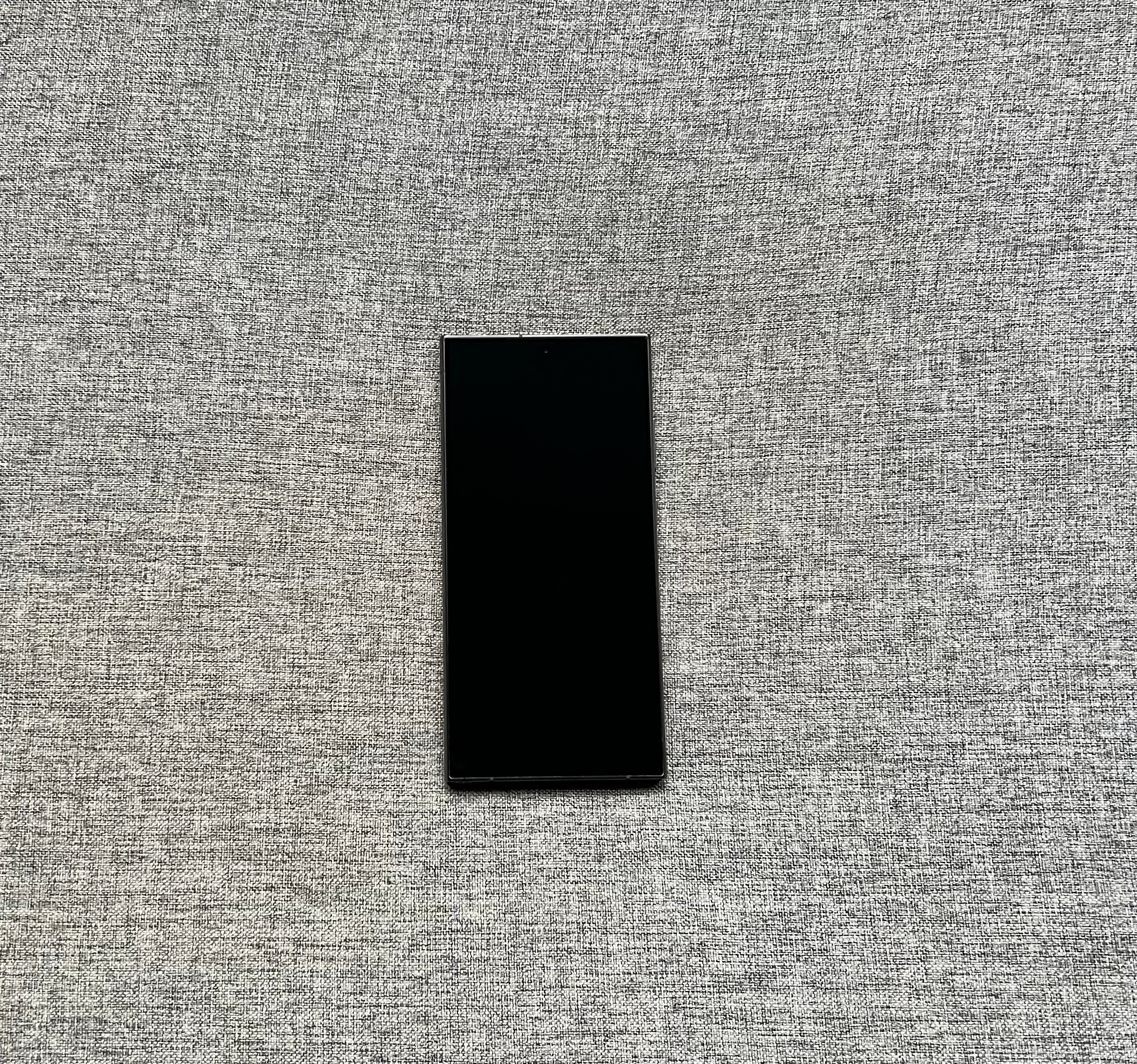 国行三星S24Ultra12+512G钛黑，靓机，屏幕细微痕迹，中框小磕碰