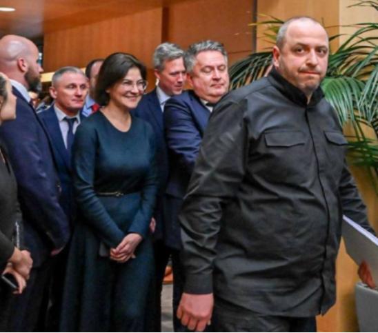 把笔当场摔烂了！日内瓦谈判第一天：乌克兰和美国代表争吵激烈！11月23日，瑞