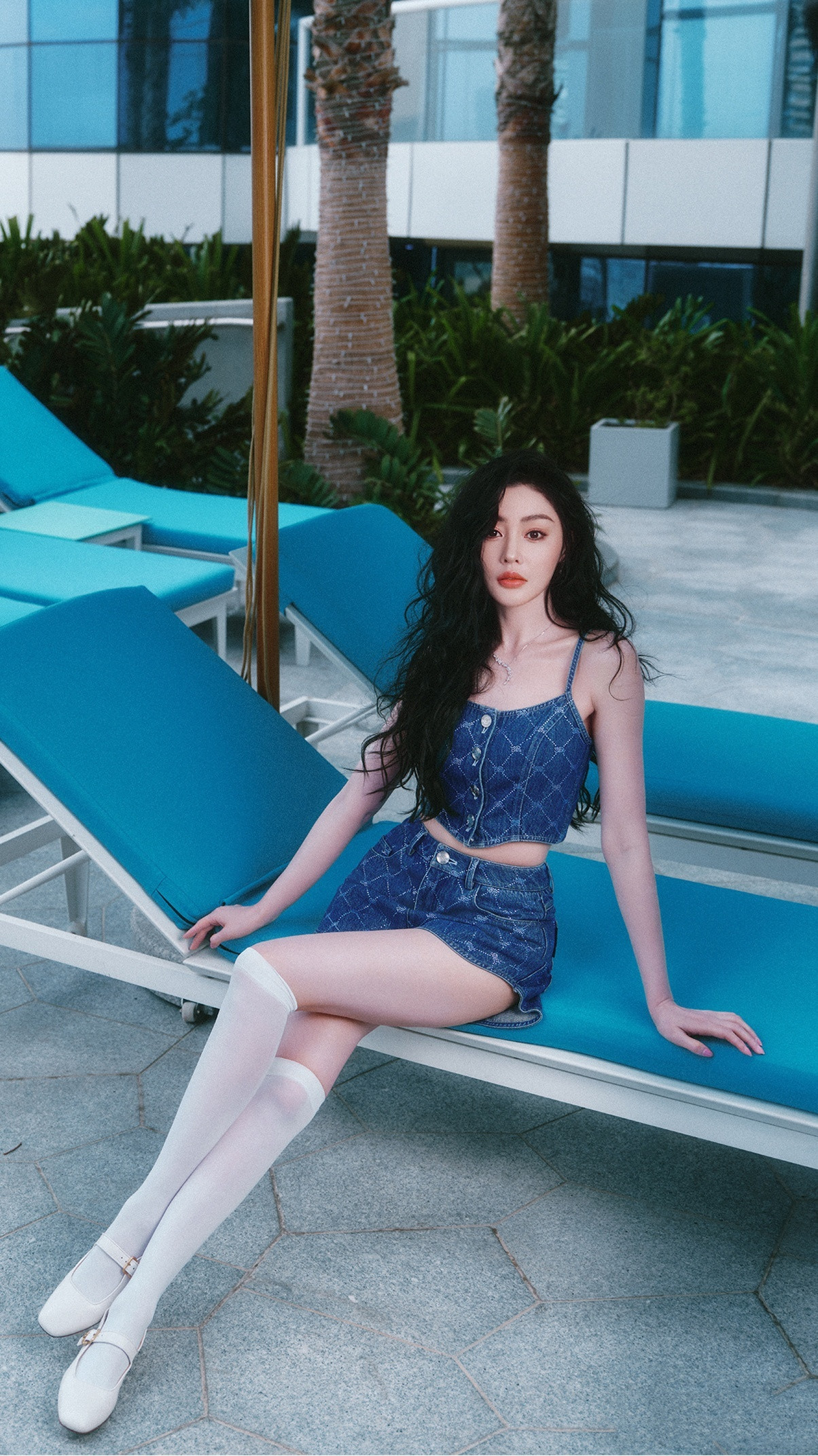 张天爱丝袜妆造壁纸：好身材大长腿，魅力满溢9宫格。张天爱