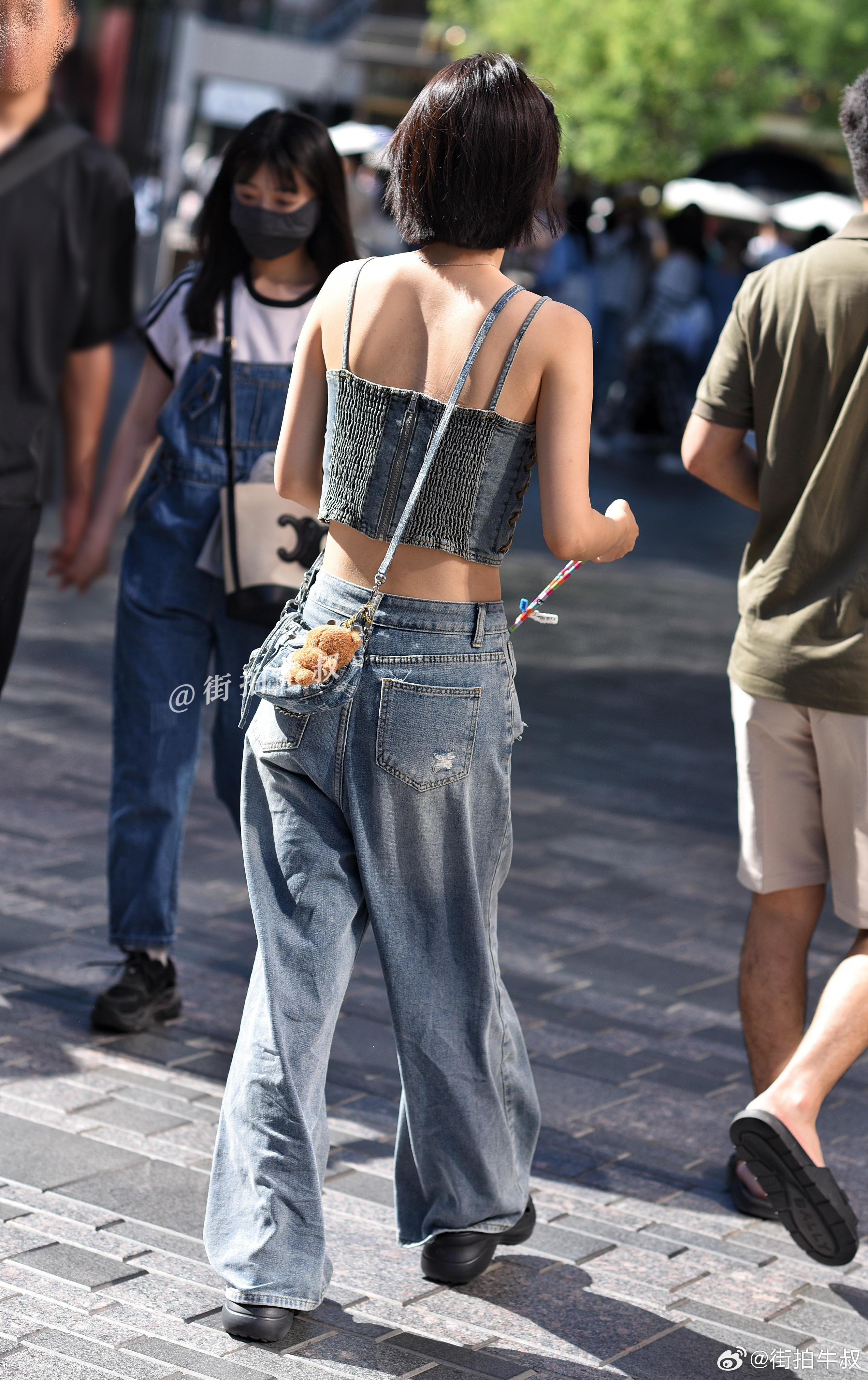 时髦个性的牛仔裤背心