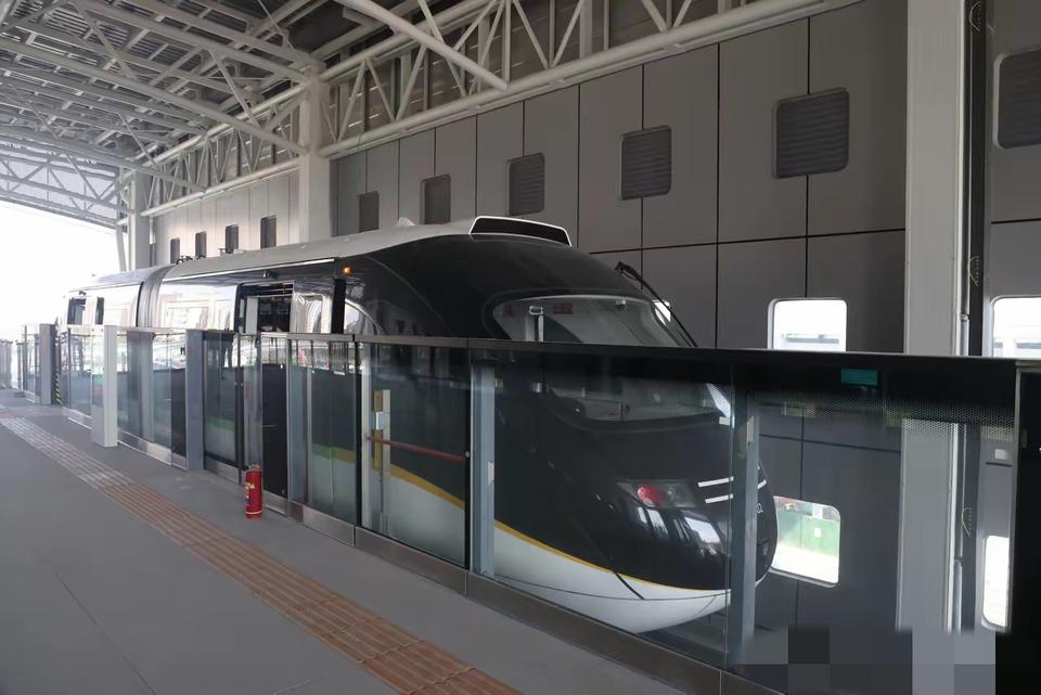 解密济南云巴站点：没有安检，没有厕所，和地铁不直接连通。济南云巴运营方既不