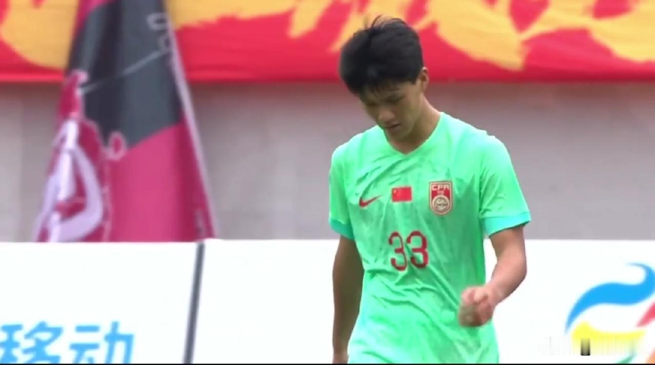 每次U17国足公布球员名单时，都有大量的“中国足球小将”球迷为张林峒鸣不平，认为