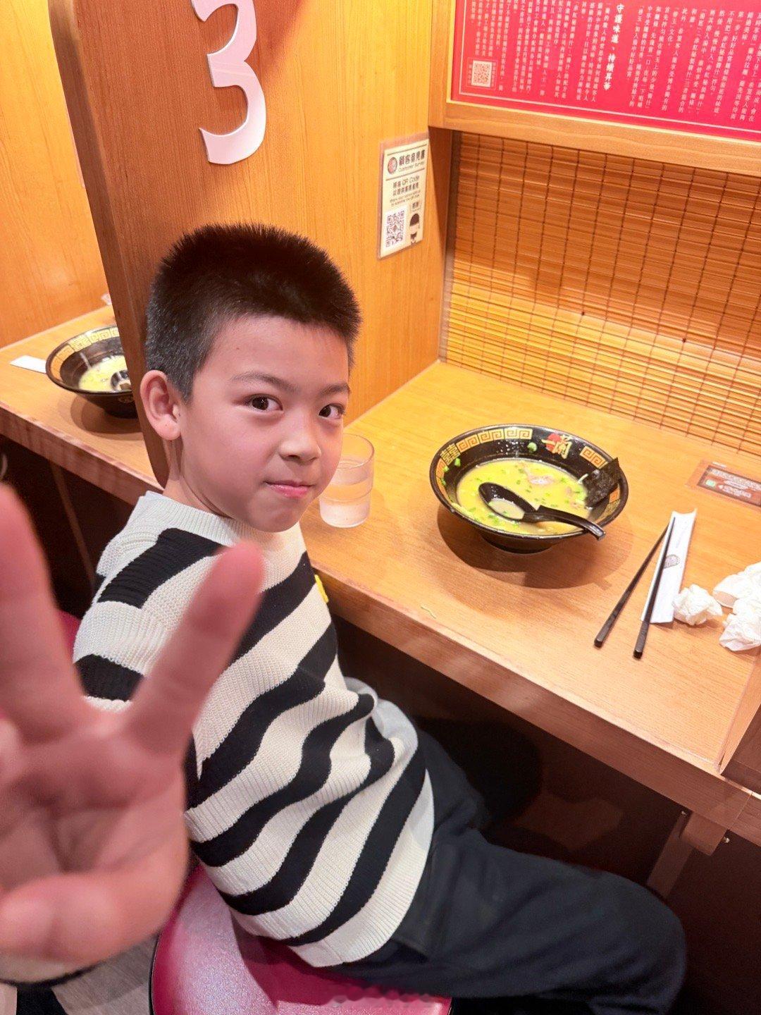 一兰拉面现在RMB96一碗了我家这俩人挺会过日子一听这么贵全吃了哈哈哈哈😂