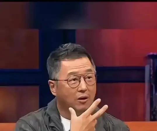突然觉得王伟忠也挺难的，来上海接受一个采访，没想到惹了一身骚，就因为提了大S一家