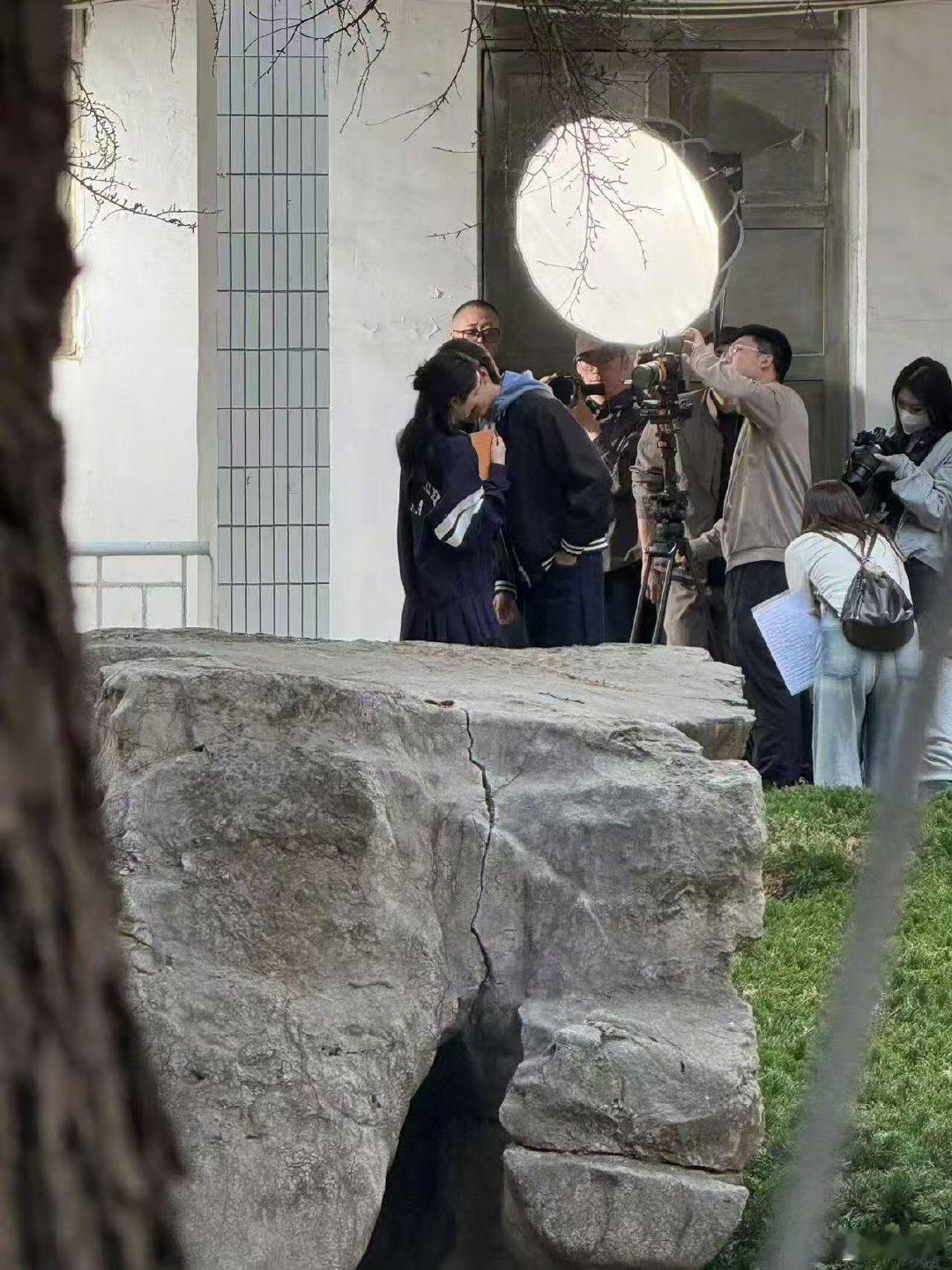 关晓彤林一吻戏关晓彤林一开机第一天就拍吻戏关晓彤林一开机第一天就拍吻戏