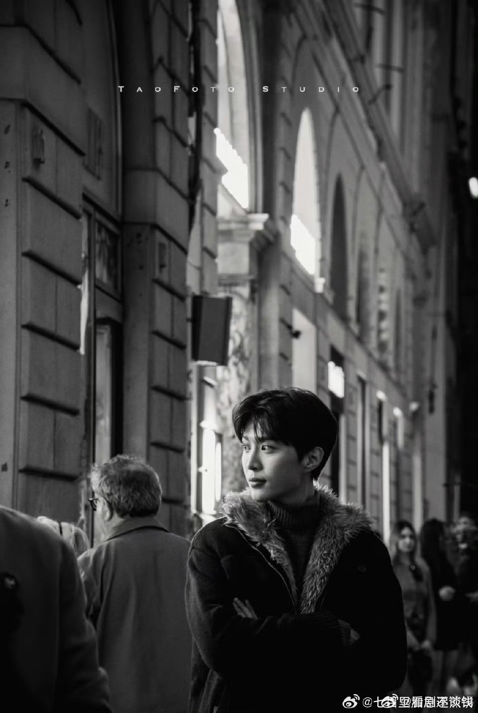 范丞丞意大利佛罗伦萨生图，好优越的贵族少爷，贵得浑然天成了​​​