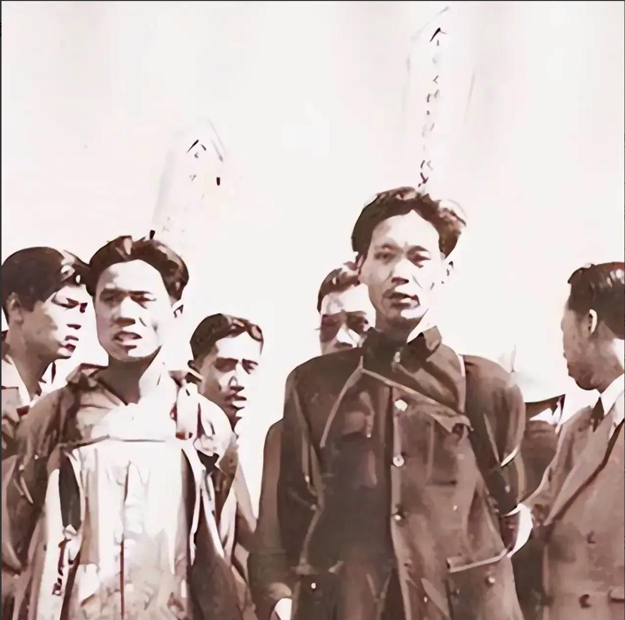 1947年，地下党员陈斌，被执行枪决前，忽然瞥见几道熟悉的身影，心里咯噔一下，立