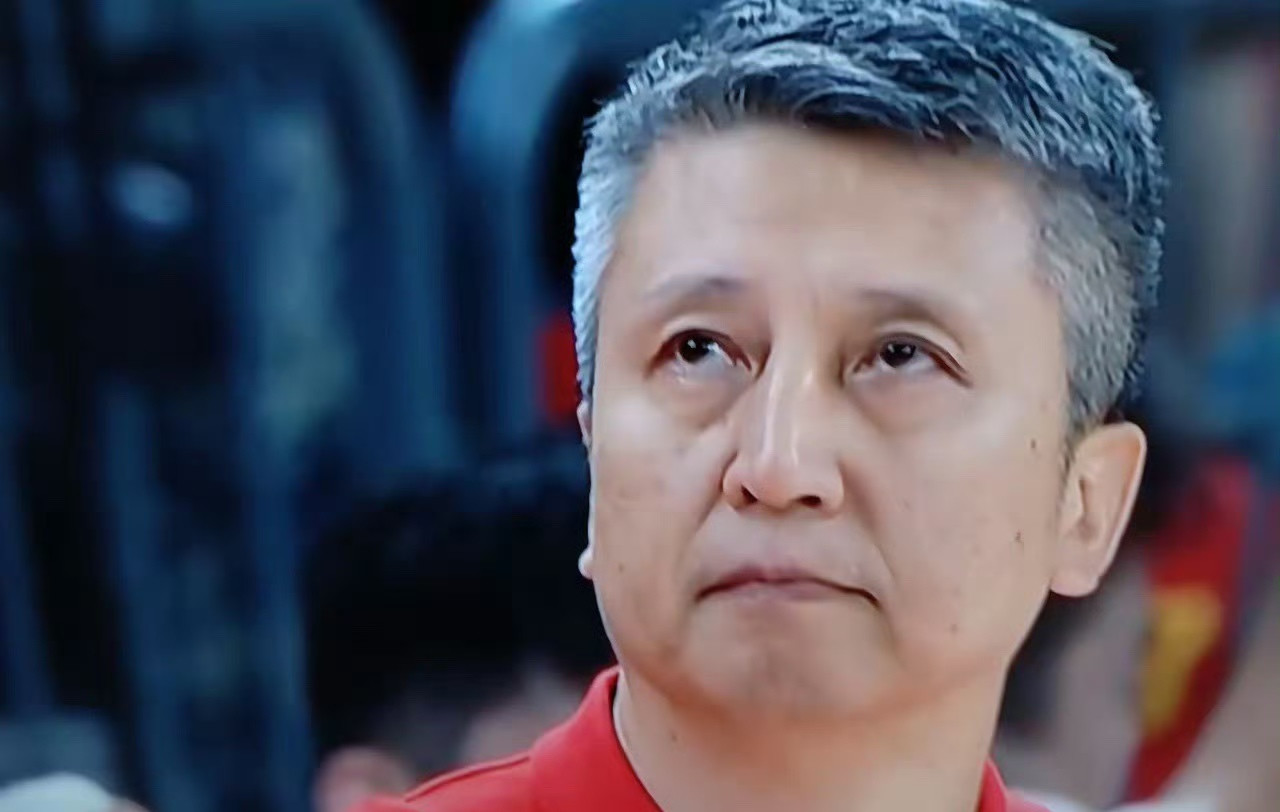 &34;全网都在喊郭士强下课，可他偏偏稳稳坐着——为什么？&34;中国男篮输了，郭士强成了靶子。下课