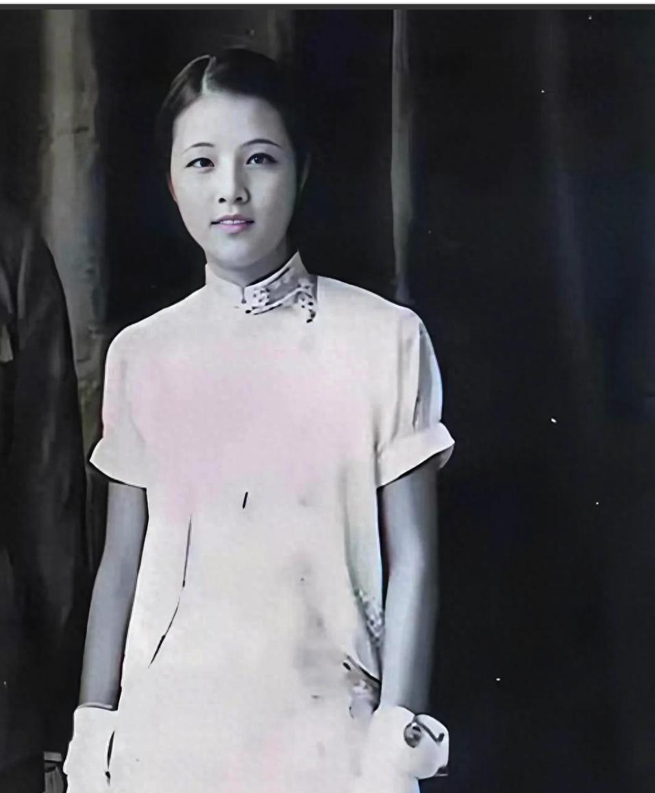 1938年，17岁的郭翼青,被父亲强行嫁给56岁的程潜。新婚夜，她当着程潜的面说