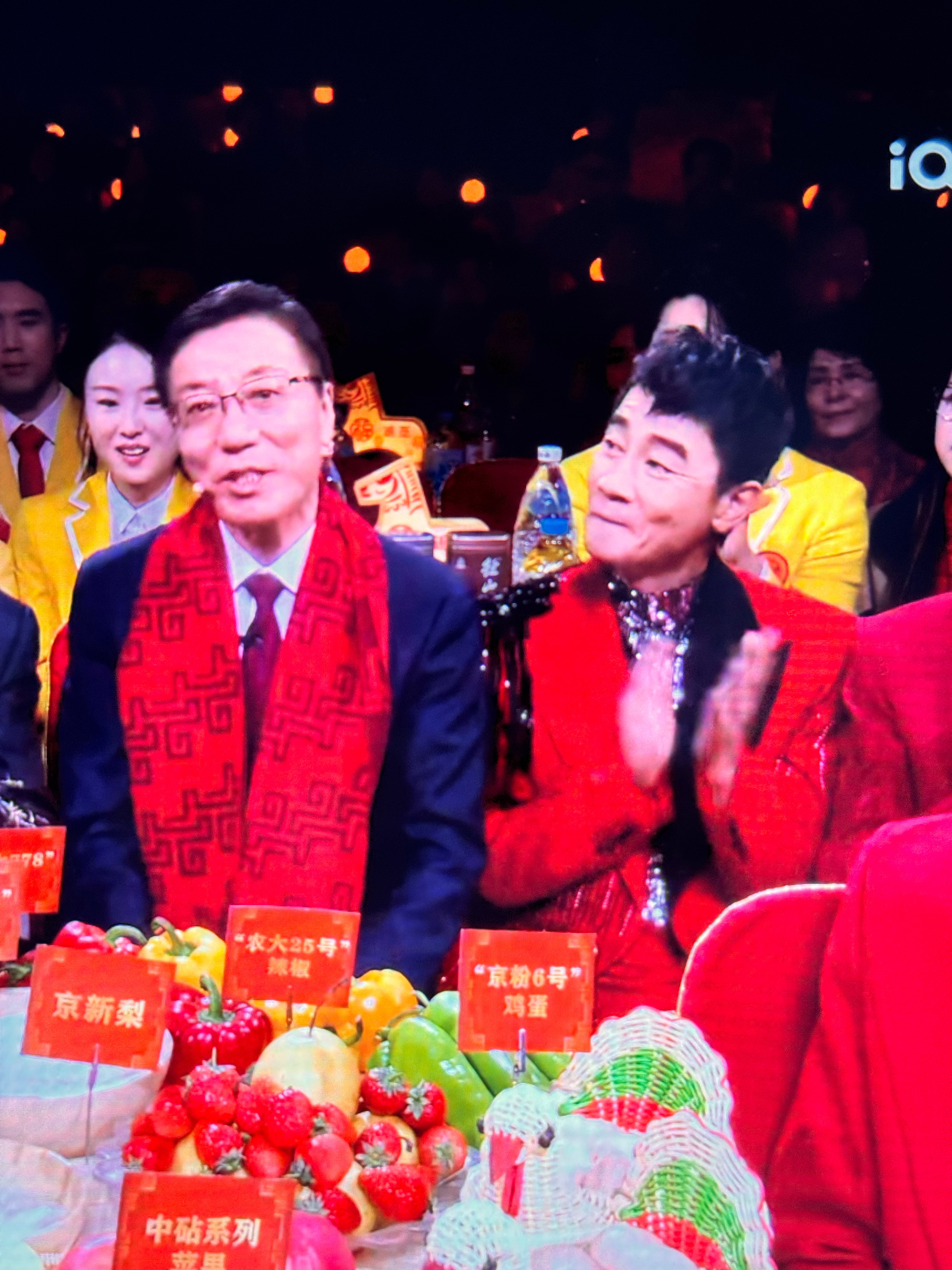 陈小春嘴角向下的样子也那么好笑哈哈哈