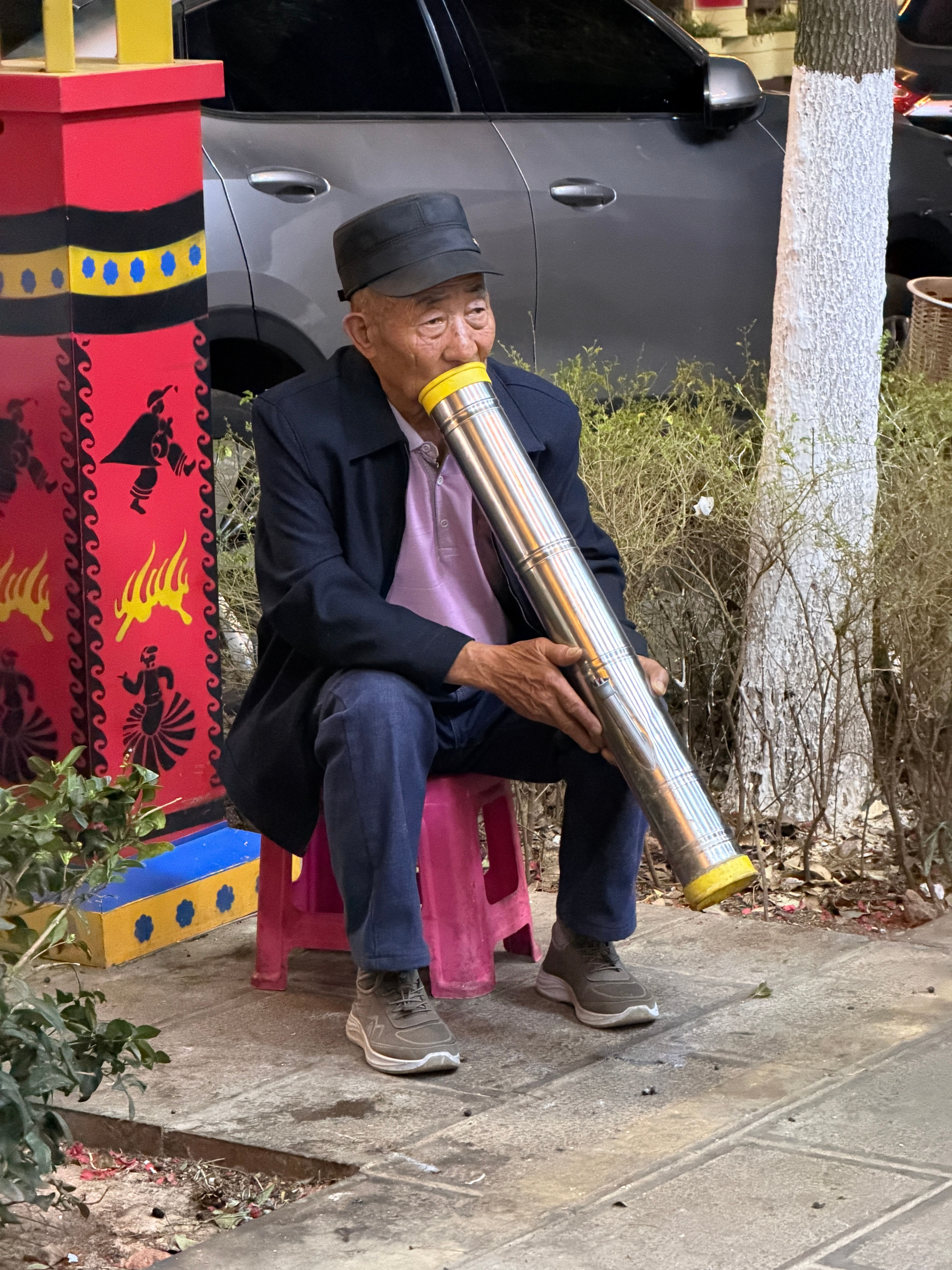 卧槽、这么长的烟囱我还是第一次见！真牛