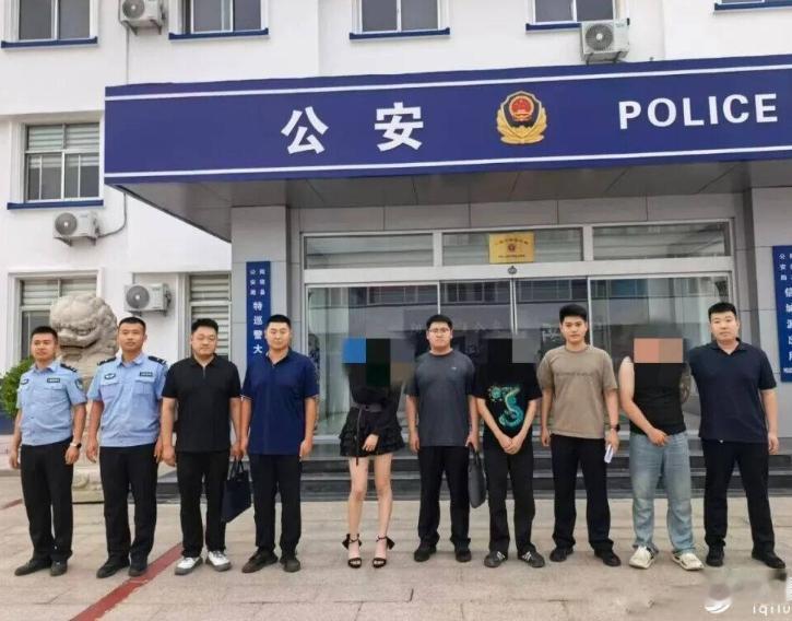 山东滨州一名男子外出住店，进店之后店家店员偷偷跟他暗示，店里能安排特殊按摩服务。