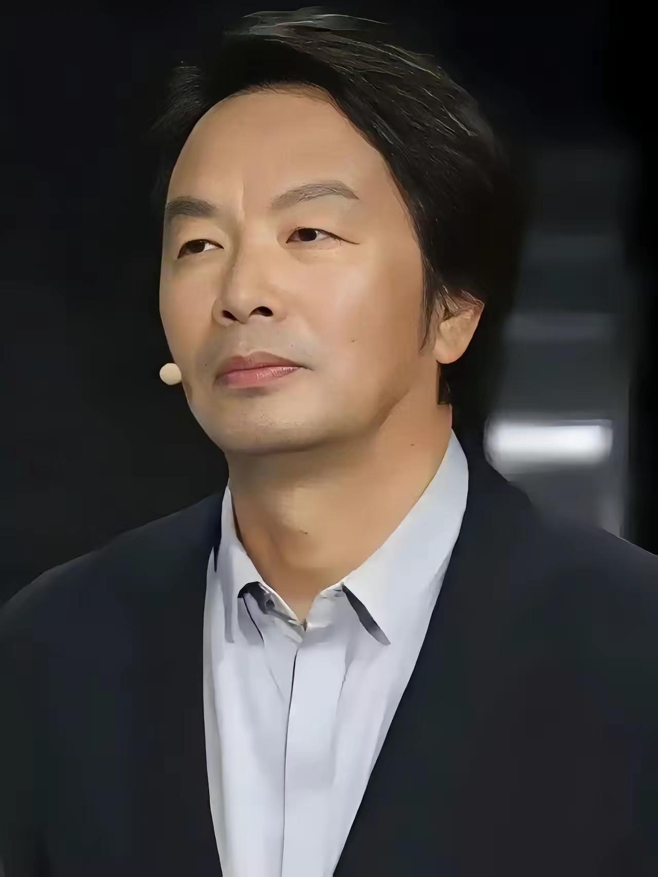 刘震云说：“我在沙漠给你一瓶水，到城里后，你买了一瓶水还给我，说我们两清了，这就