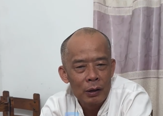 此前，广东顺德“莫氏鸡煲”店主老莫曾因投资180多万承包鱼塘失败，无奈转行做起秘