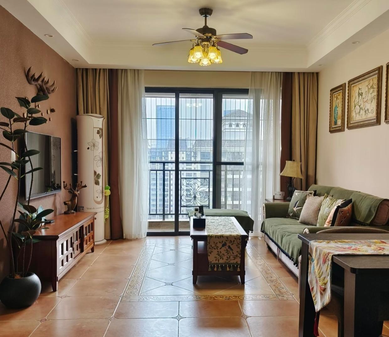 同事看中一套挂牌136万的二手房,他还价到115万。房主是个40多岁的大哥,一听