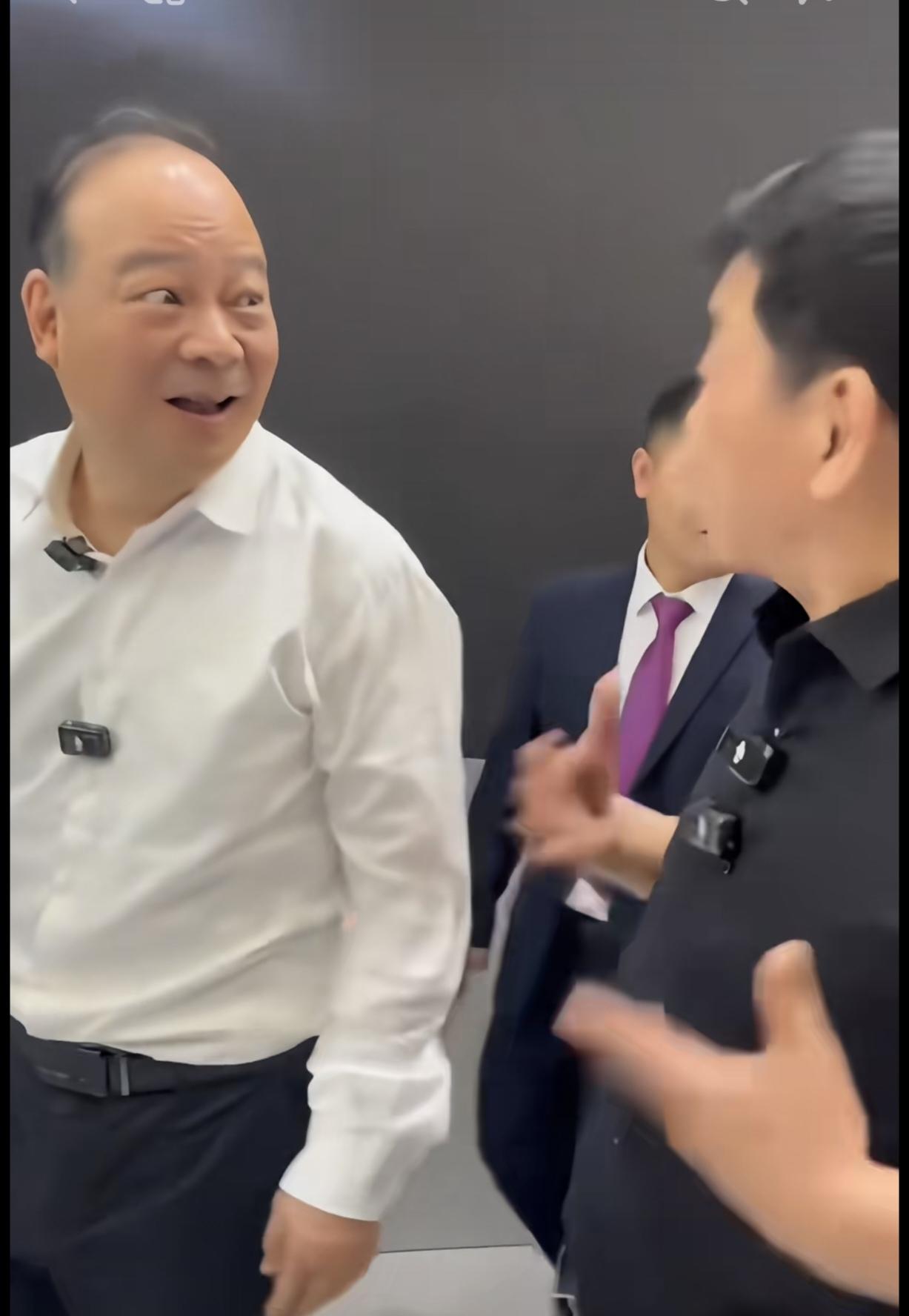 魏建军说了啥，曾毓群眼睛都瞪大了。在2026北京车展上，魏建军与宁德时代董事长