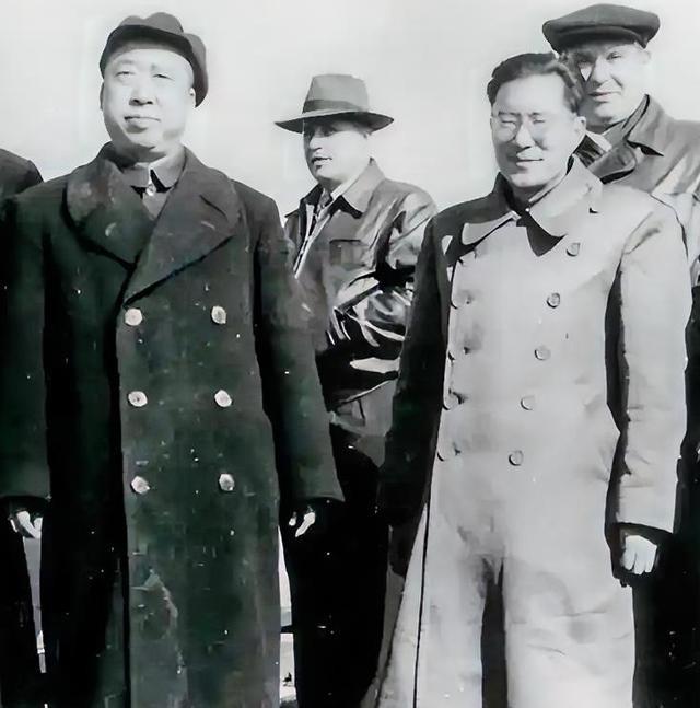 彭德怀的参谋长左权牺牲后，派来的几个人选都没能让彭德怀满意，最后还是从毛泽东身边